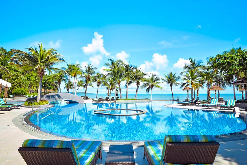 สระว่ายน้ำติดทะเล โรงแรม 5 ดาวพัทยา