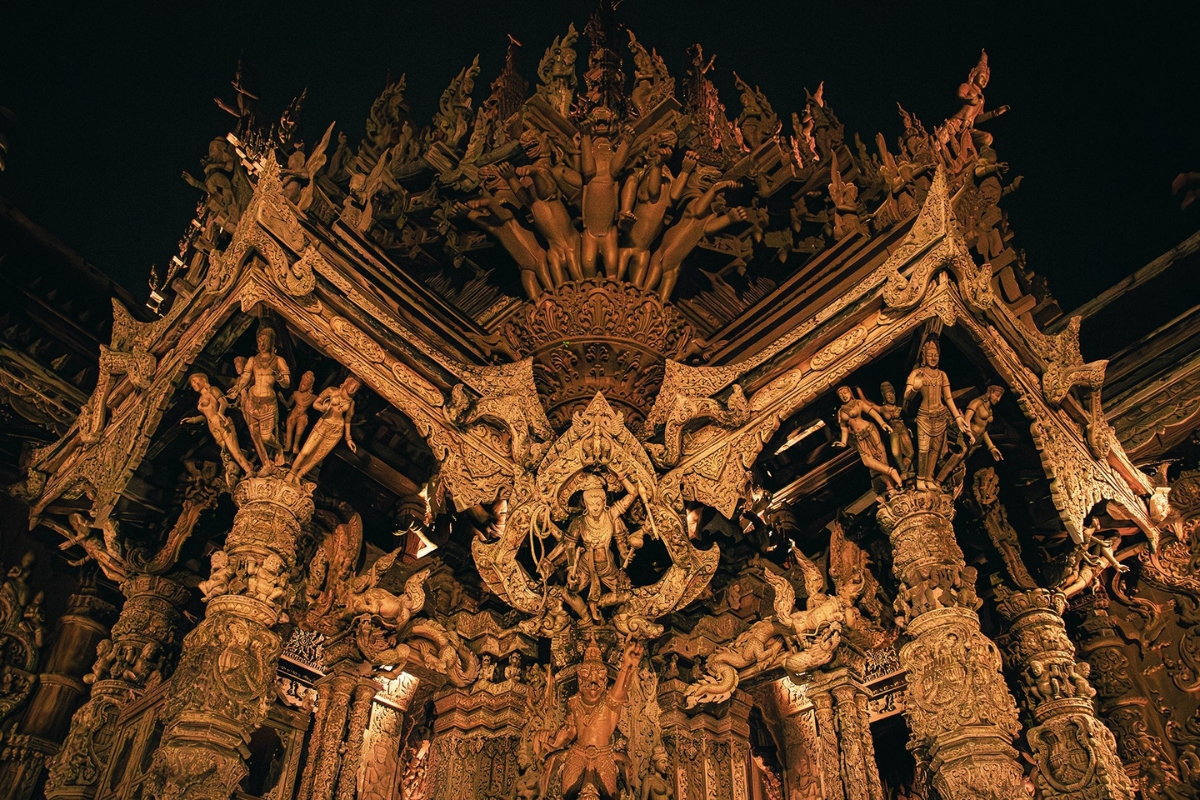 ลวดลายแกะสลักเรื่องสัจธรรมแห่งชีวิตทั้งเจ็ดประการ