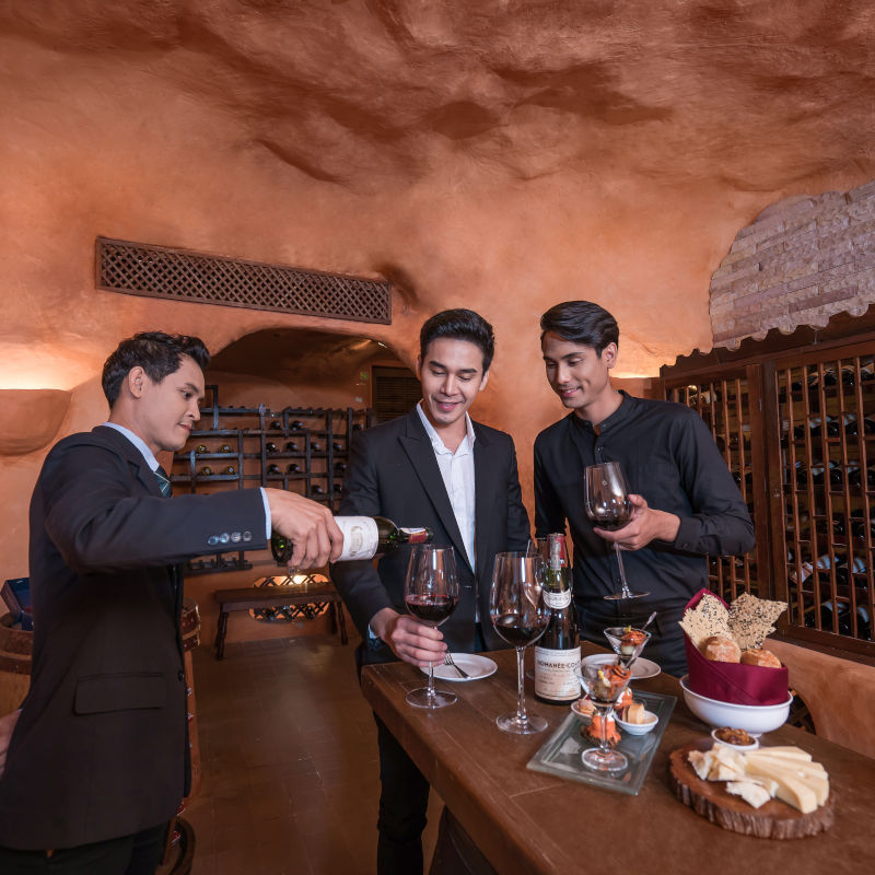 Royal Wing Suites & Spa