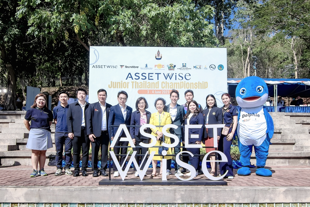 Group photo of Royal Cliff and Asset Wise representatives at junior tennis tournament, emphasizing commitment to elevate Thailand as a sports destination