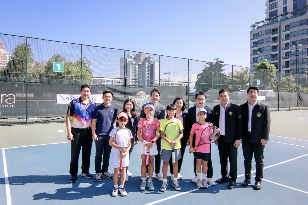 Honored guests at posing with junior tennis players, promoting Thailand's aspiration to become a premier sports destination