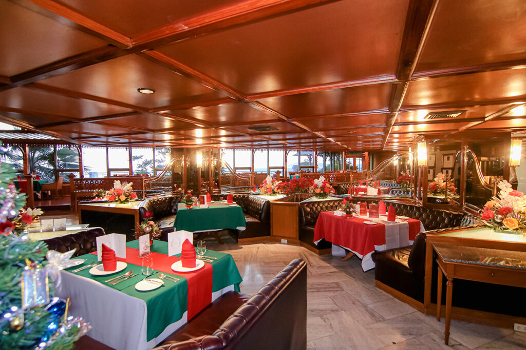 decorated restaurant for christmas dinner pattaya 2023