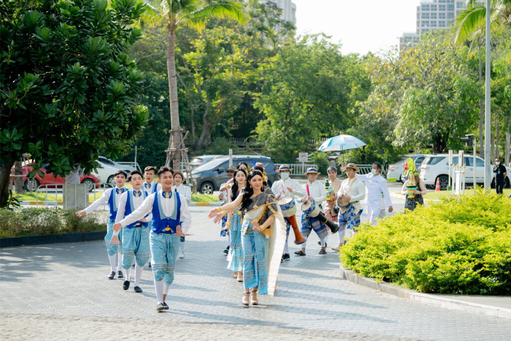 The festivities of the Khan Maak procession