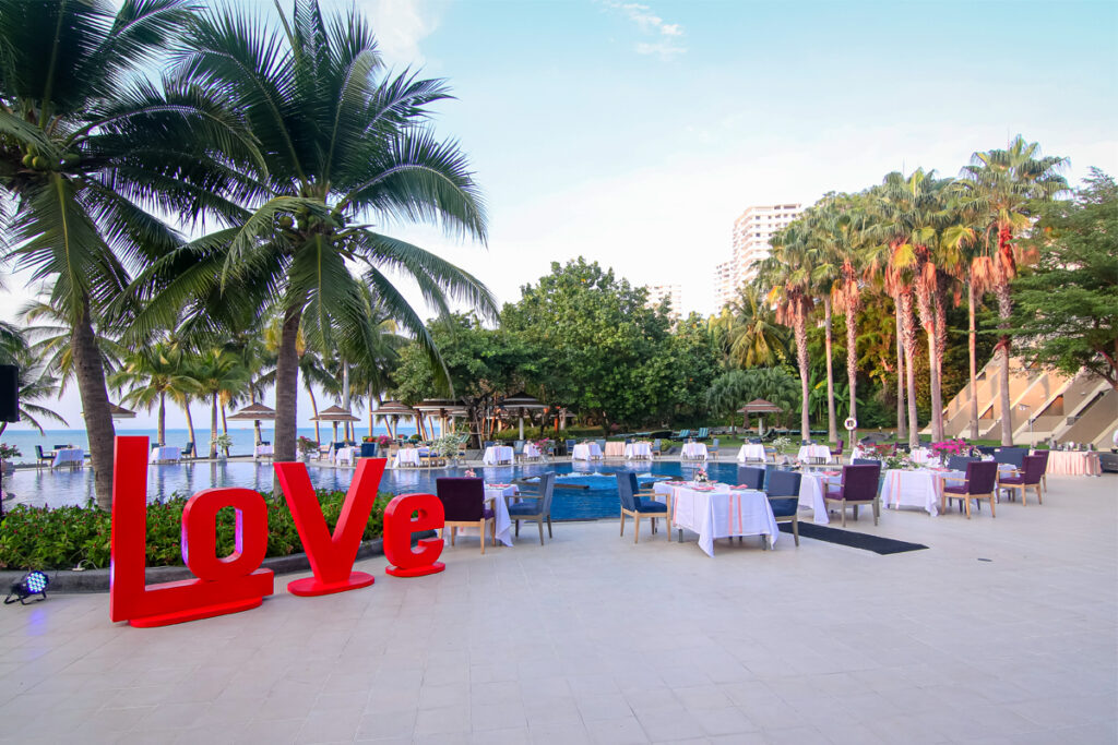 Breathtaking pool and ocean views for our Valentine's Day dinner