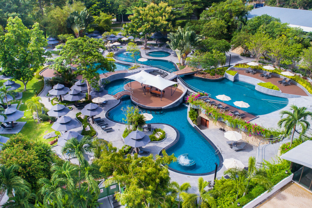swimming pool of luxury pattaya gym