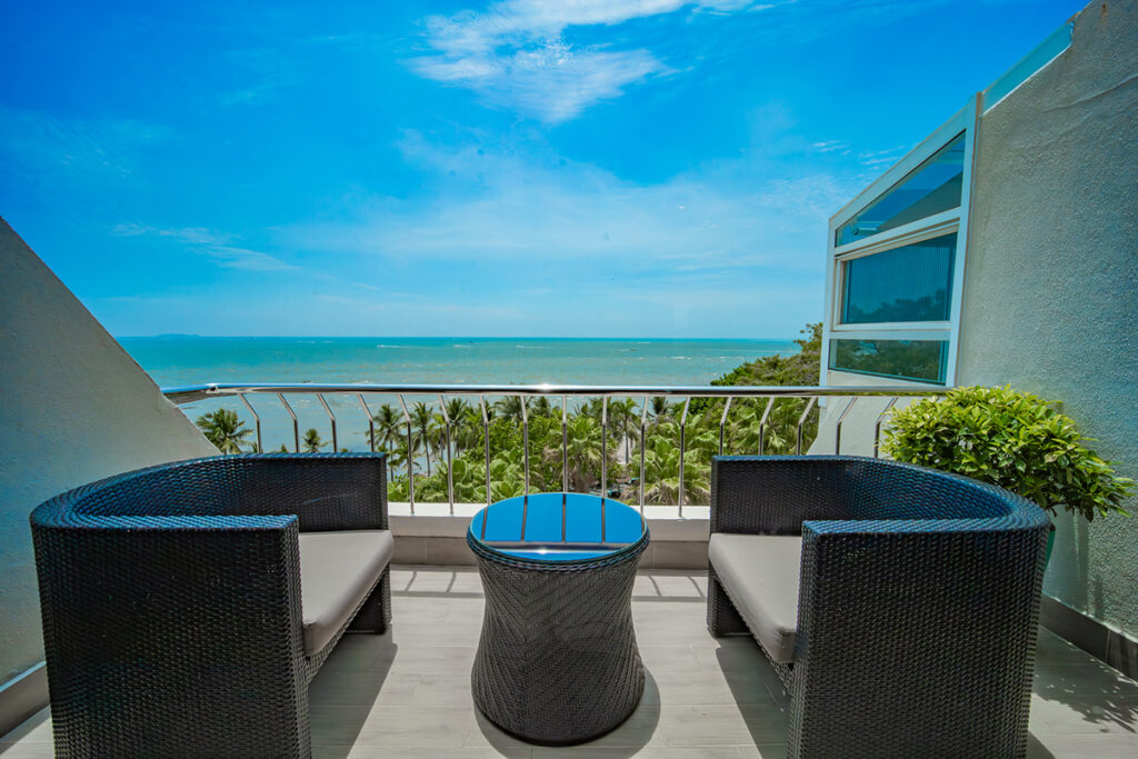 ระเบียงส่วนตัว พร้อมวิวทะเลพัทยา