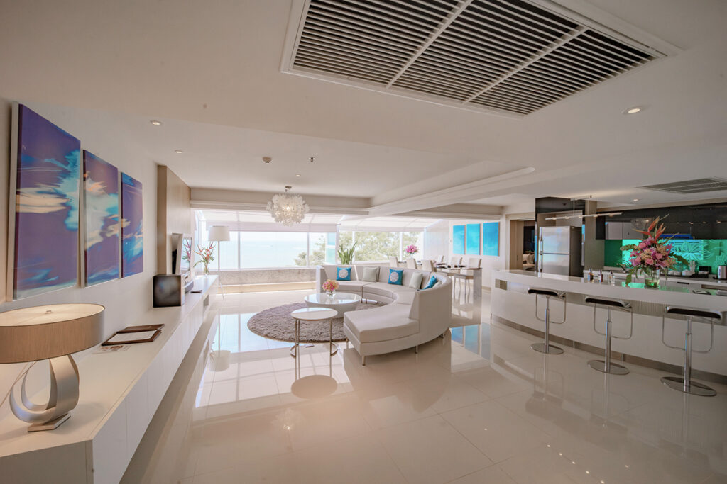 พื้นที่เลาจน์และบาร์ในห้องเพรสซิเดนท์เชียล แพลตตินั่ม สวีท