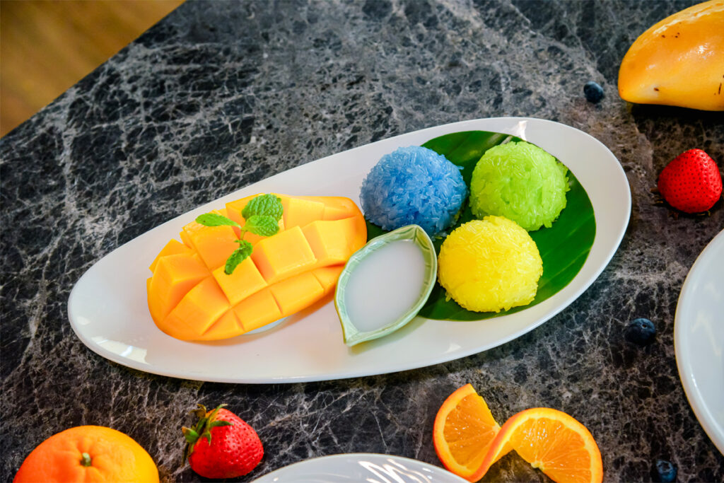 mango sticky rice thai dessert