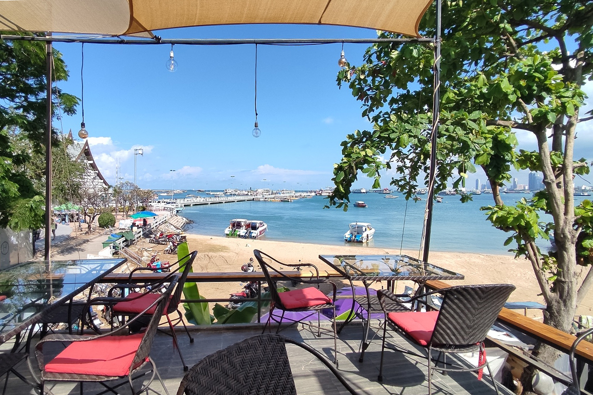 Beachfront view of the Any Time Cafe in Pattaya.