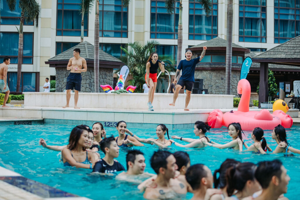 กิจกรรมออกกำลังกาย ที่สระว่ายน้ำของโรงแรม