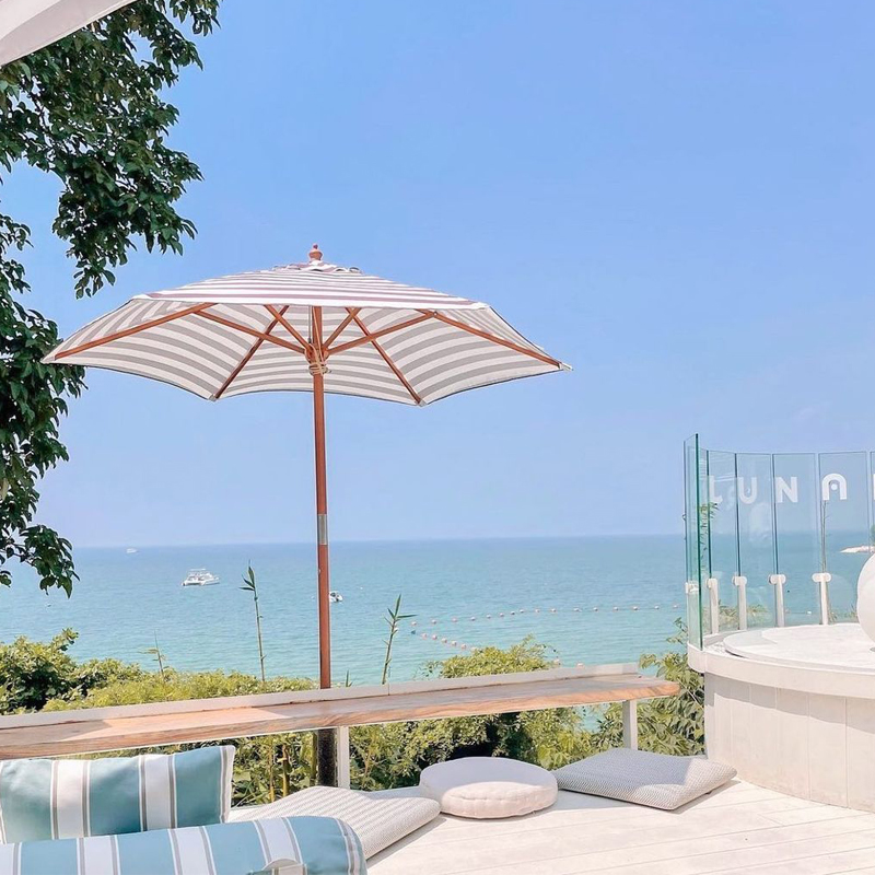 cafe in pattaya with ocean view