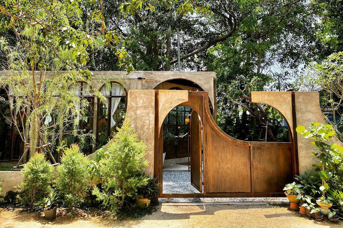 Asymmetrical gate at VANVELA Cafe and Space.