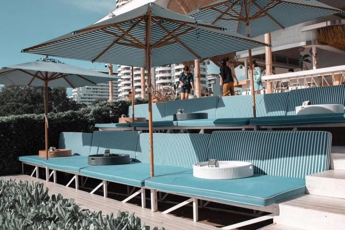 Outdoor seating at Papa Beach Cafe