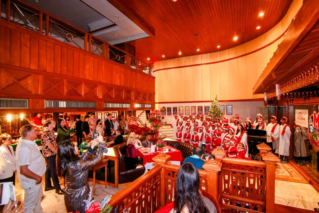 การแสดงขับร้องเพลงจากน้อง ๆ สถานสงเคราะห์ในงานดินเนอร์คริสต์มาส 2024