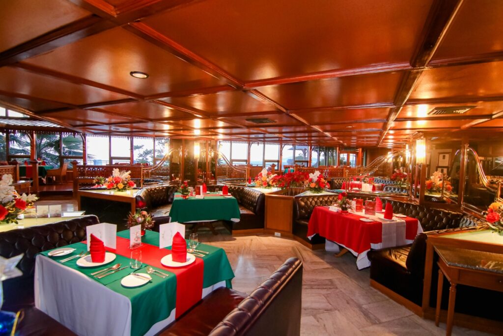 การตกแต่งห้องอาหาร Royal Grill ต้อนรับเทศกาลคริสต์มาส