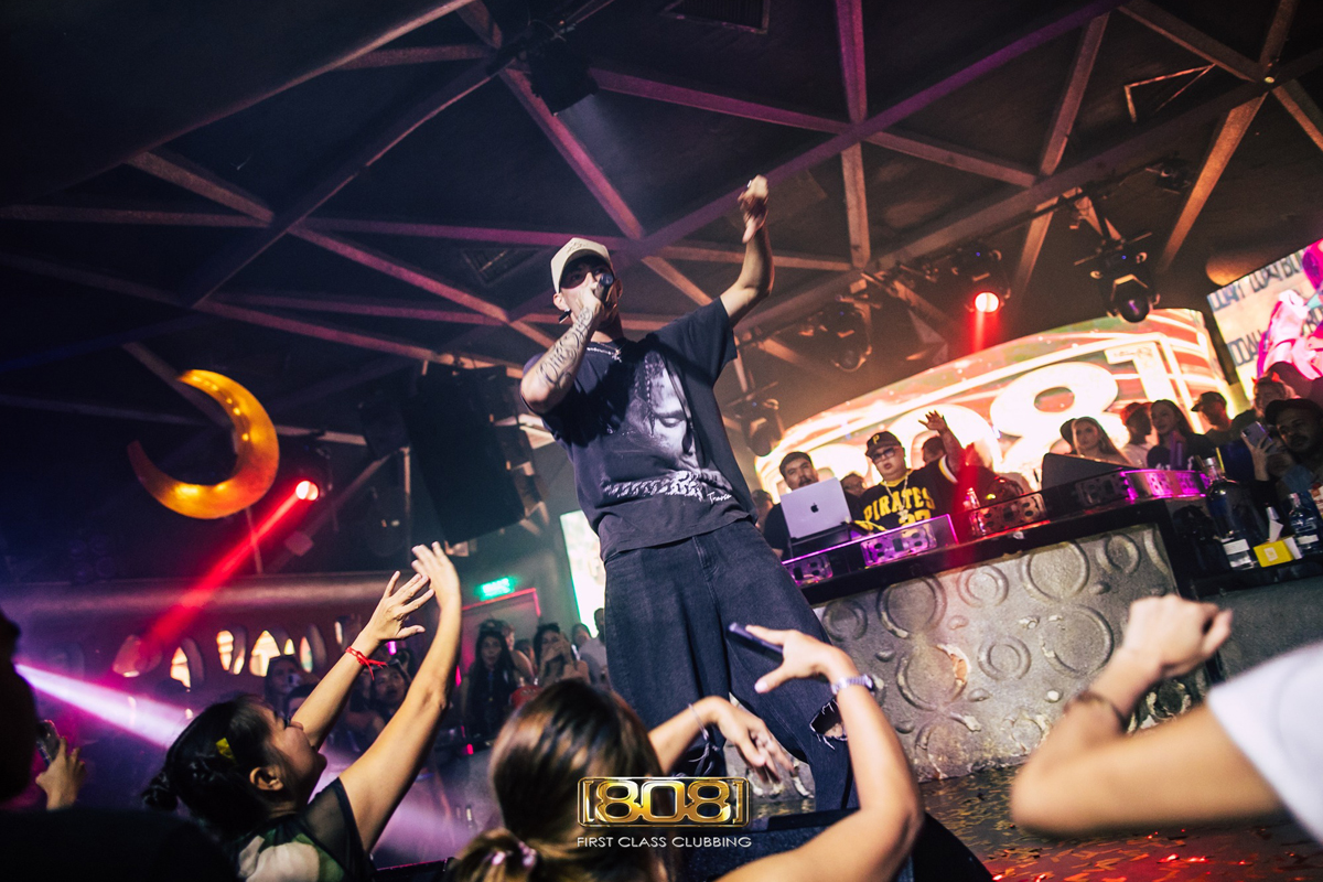 live music performance by artist in 808 club pattaya