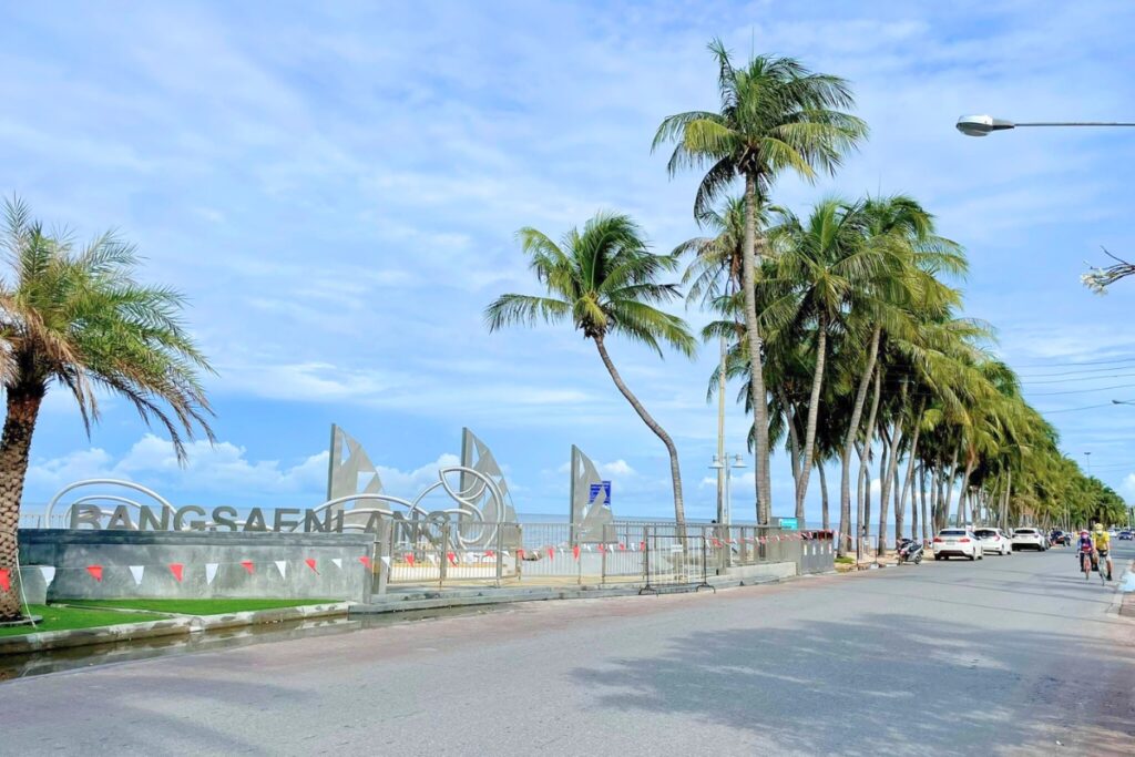 bang saen beach boardwalk