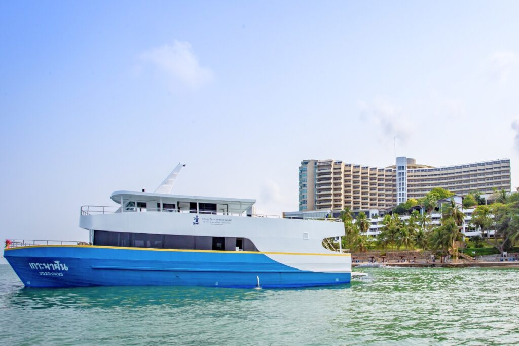 royal cliff's private catamaran that can take you to a pattaya beach