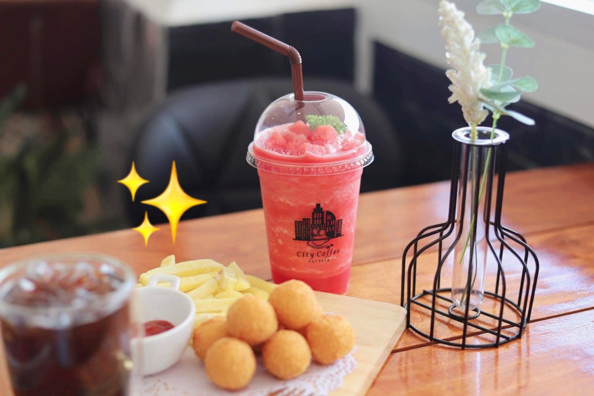 เครื่องดื่มและอาหารทานเล่นที่ ซิตี้ คอฟฟี่ พัทยา