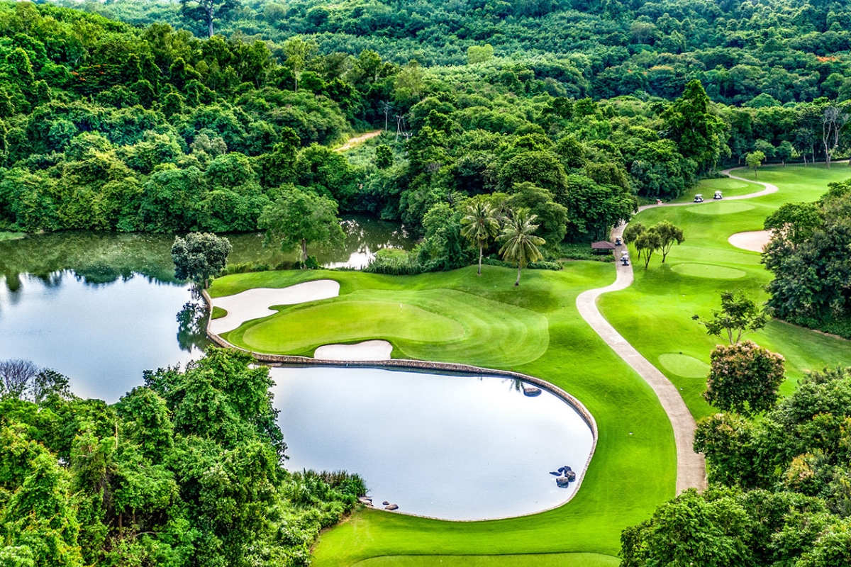 lake golf course in pattaya