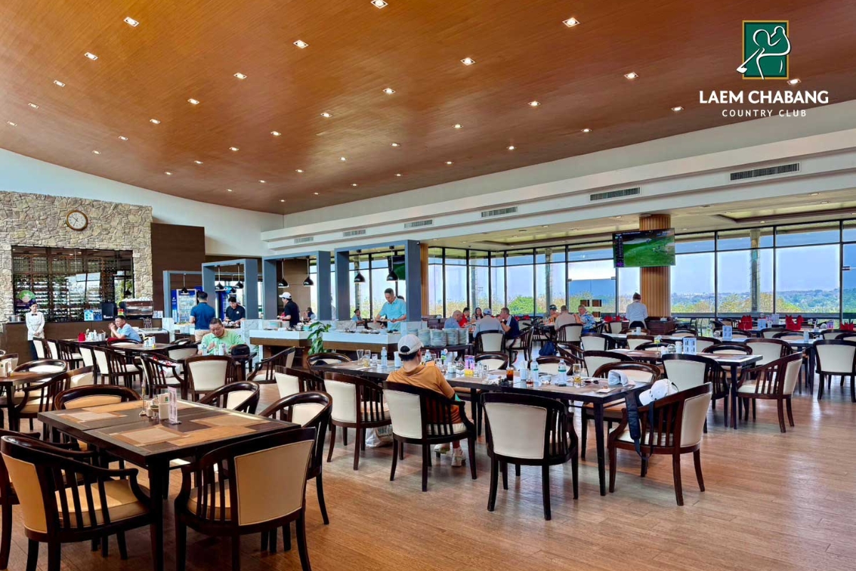 dining room at country club in pattaya