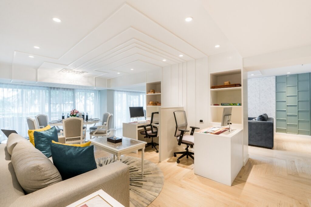 majestic lounge at the royal cliff hotels