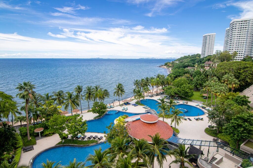 free-form hotel swimming pool in pattaya