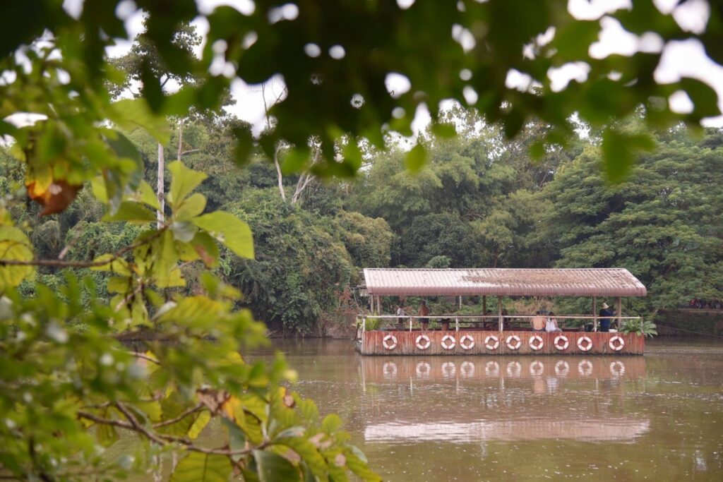 ล่องเรือ หมู่บ้านช้างพัทยา