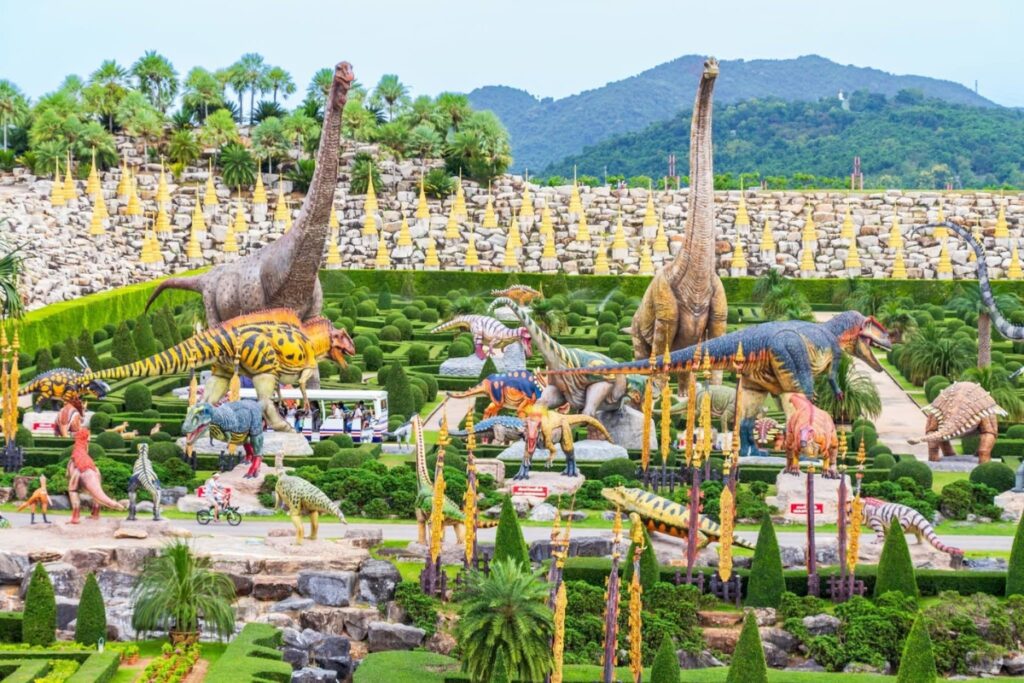dinosaurs at nongnooch garden pattaya