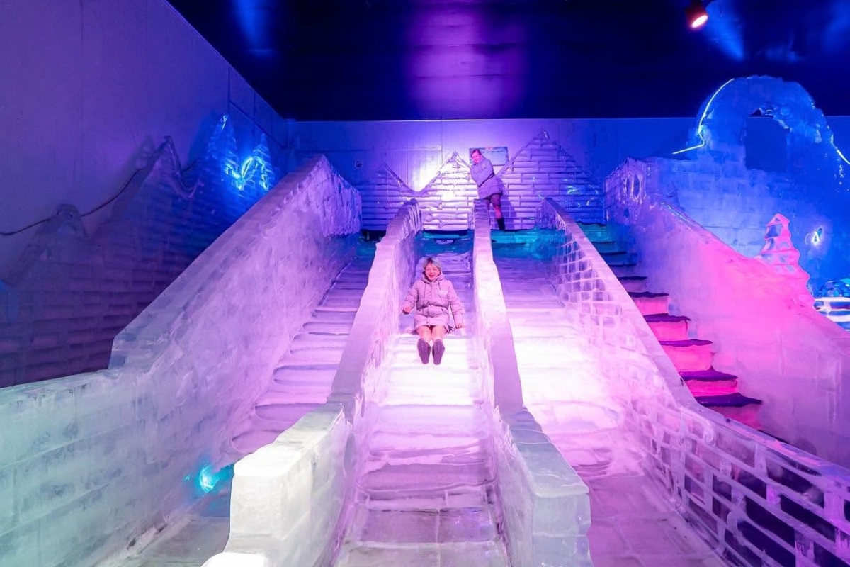 ice slide at frost magical ice of siam pattaya